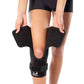 Das Bild zeigt die BioSkin Q Brace CrossFire Kniebandage, eine schlanke und ergonomisch Bandage, die das Knie stabilisiert. Die offene Patellaposition entlastet den Druck auf die Kniescheibe, während das Kreuzgurtsystem seitliche Stabilität gewährleistet.